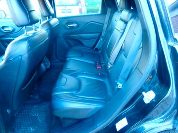 Jeep Cherokee - 12