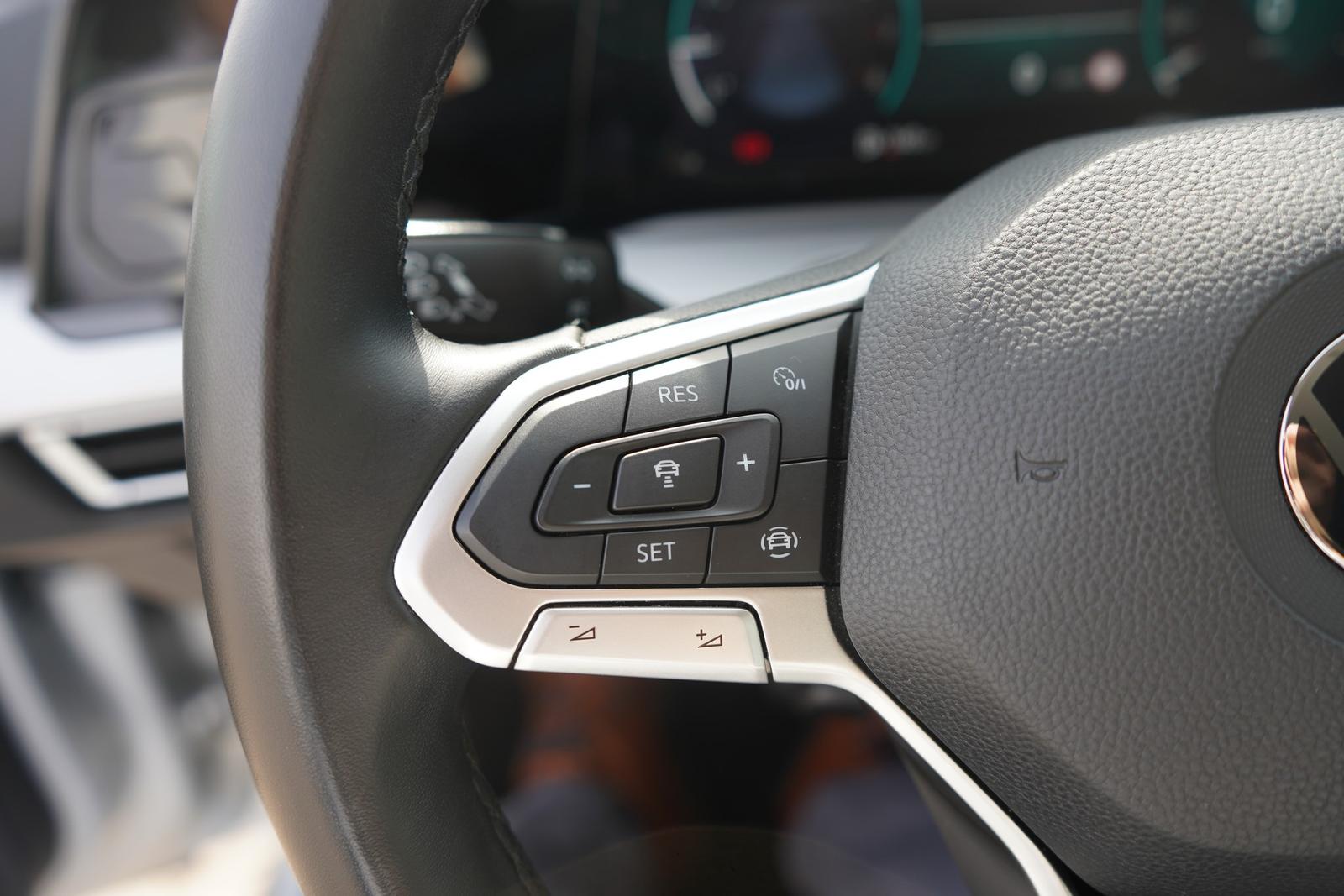 Volkswagen Golf VIII 1.0 Life LED Navi App-Connect ACC PDC, миниатюра 24