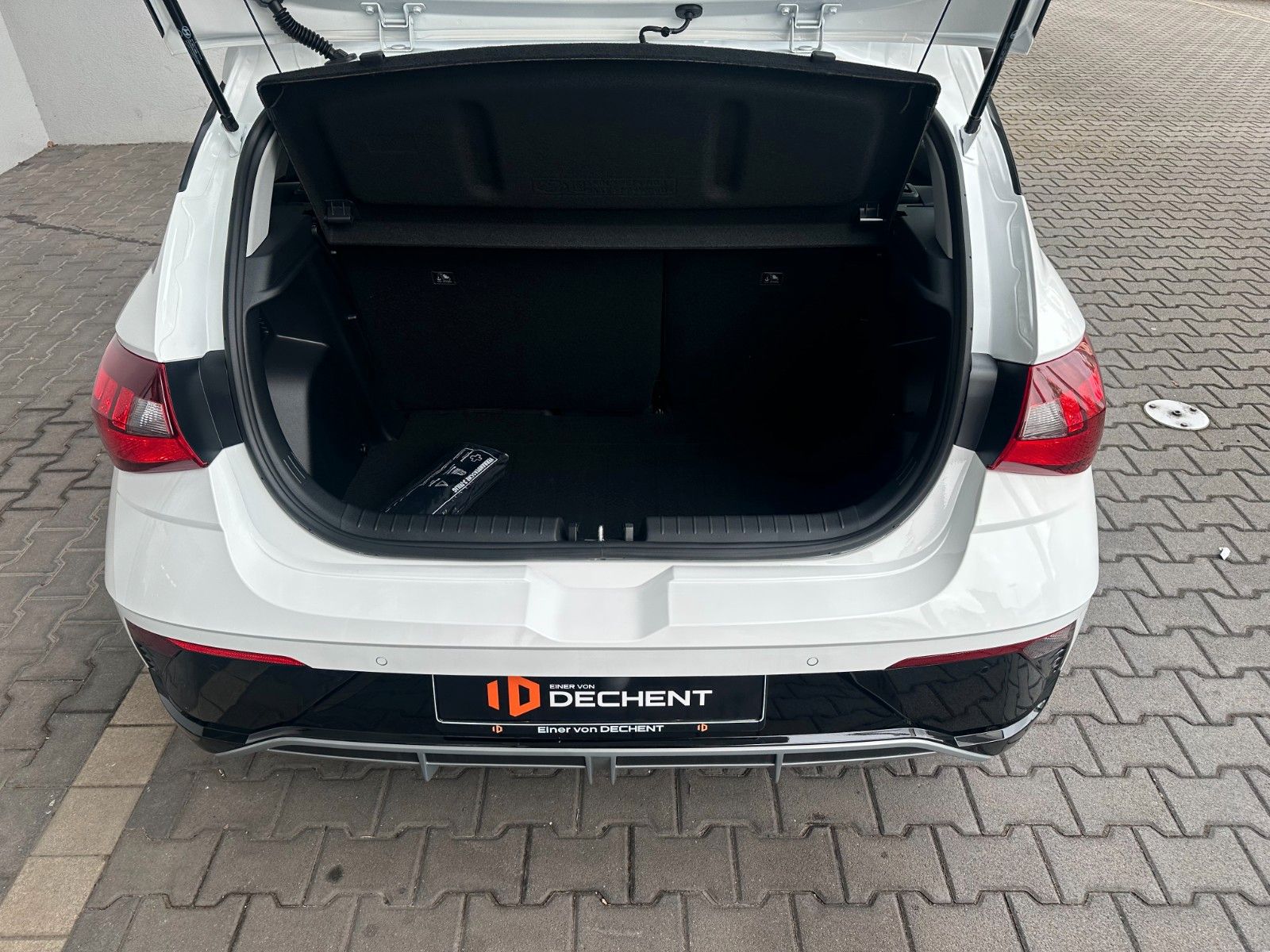 Fahrzeugabbildung Hyundai i20 Select 100PS Navi/PDC/kamera!