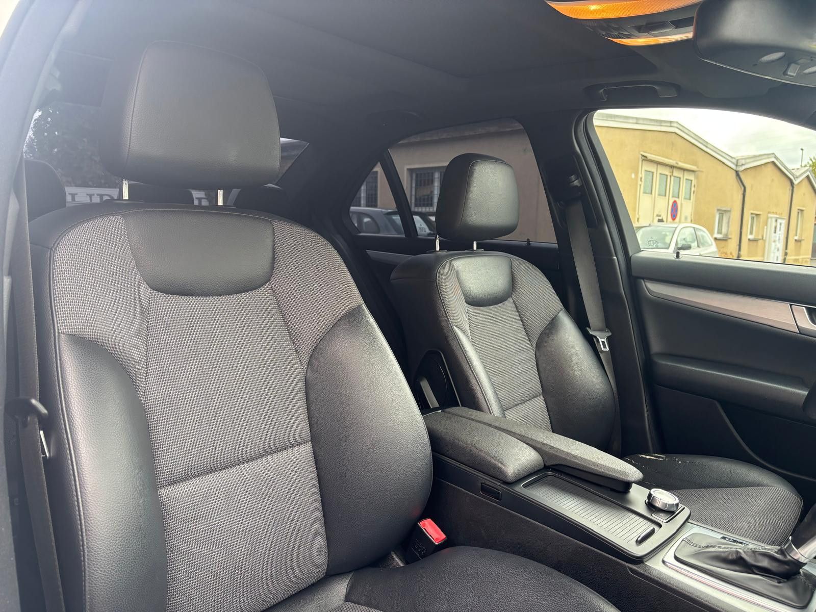 Fahrzeugabbildung Mercedes-Benz C 350 CDI Limo Aut. AMG Line-NAV-XENON-PANORAMA-