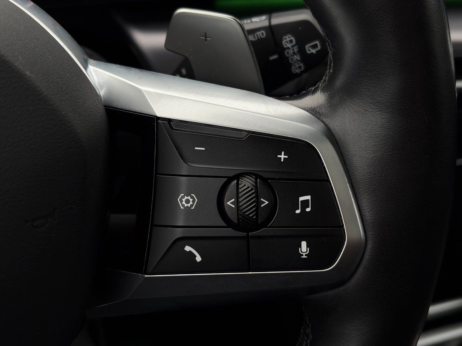 Fahrzeugabbildung BMW 223i Active Tourer M Sport Pano Massage H&K AHK