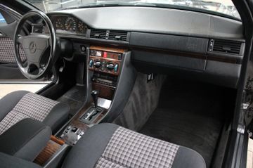 Mercedes E 320 - 12