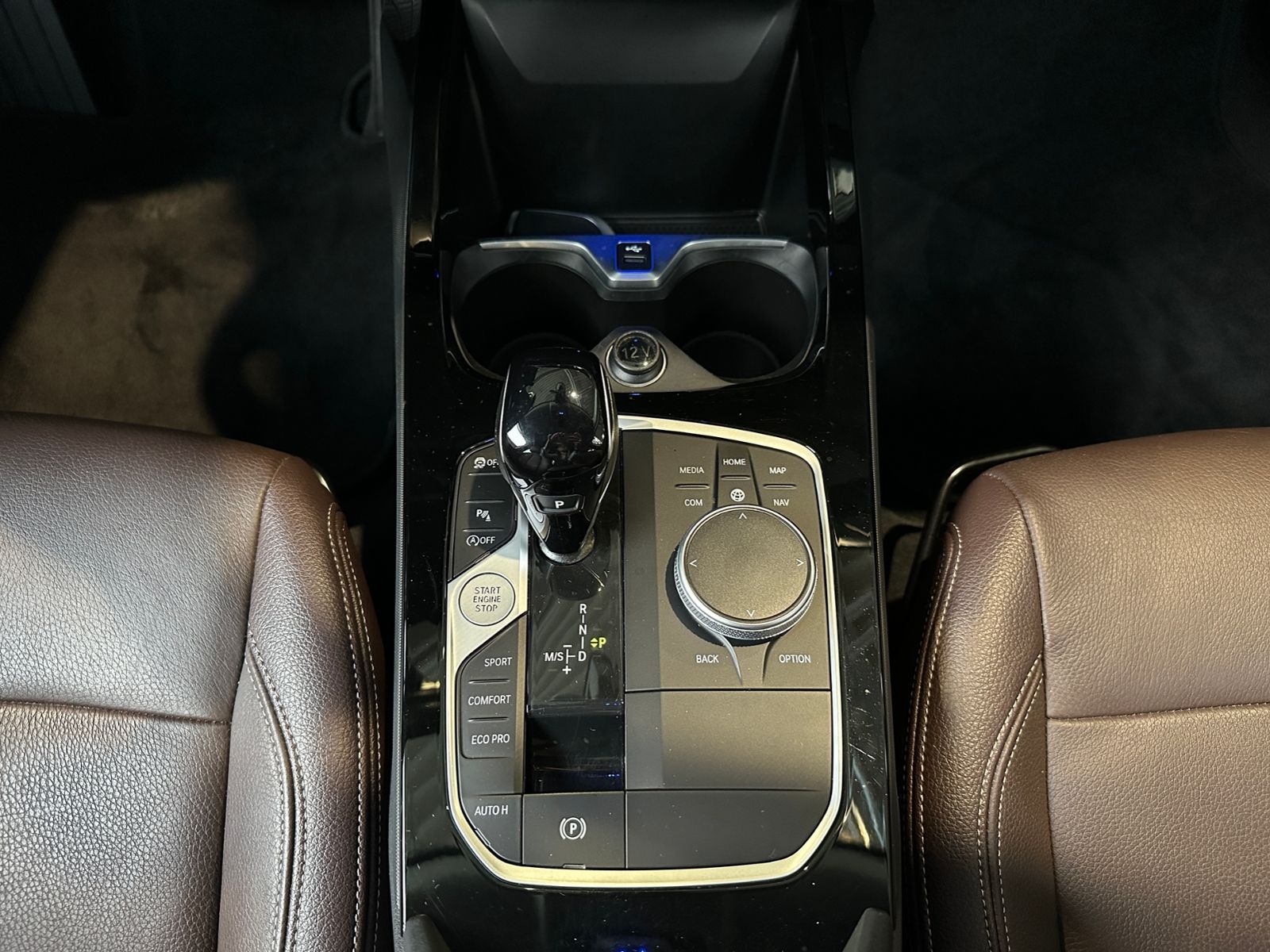 Fahrzeugabbildung BMW 218i Gran Coupe Advantage AHK LED ACC NAVI