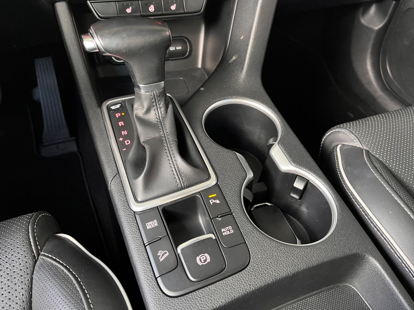 Fahrzeugabbildung Kia Sportage Black Edition 2WD LEDER LED NAV SHZ ALU