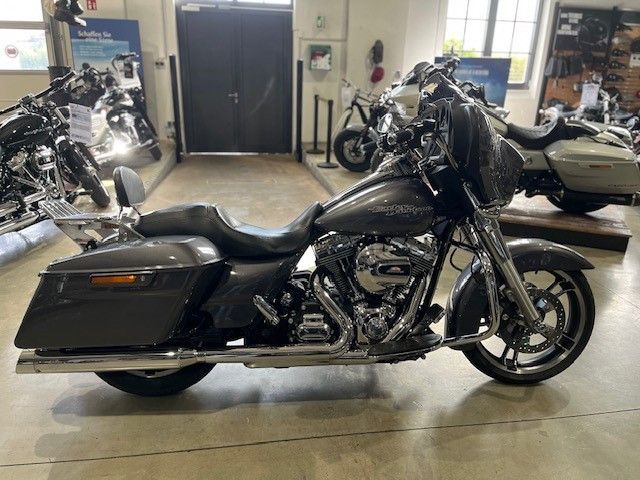 Harley-Davidson FLHX Street Glide mit Kesstech