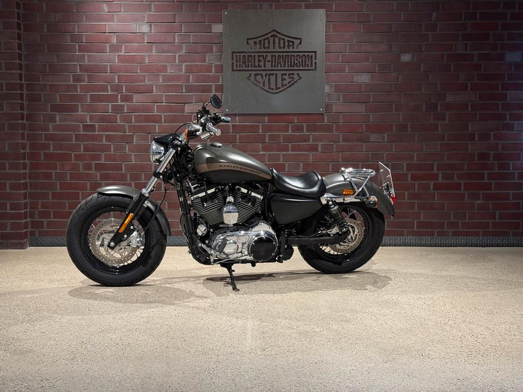 Harley-Davidson XL1200C Sportster Custom J&H
