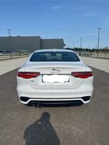 Jaguar XE D200 R-DYNAMIC BLACK R-DYNAMIC BLACK - Jaguar XE: R Dynamic Black