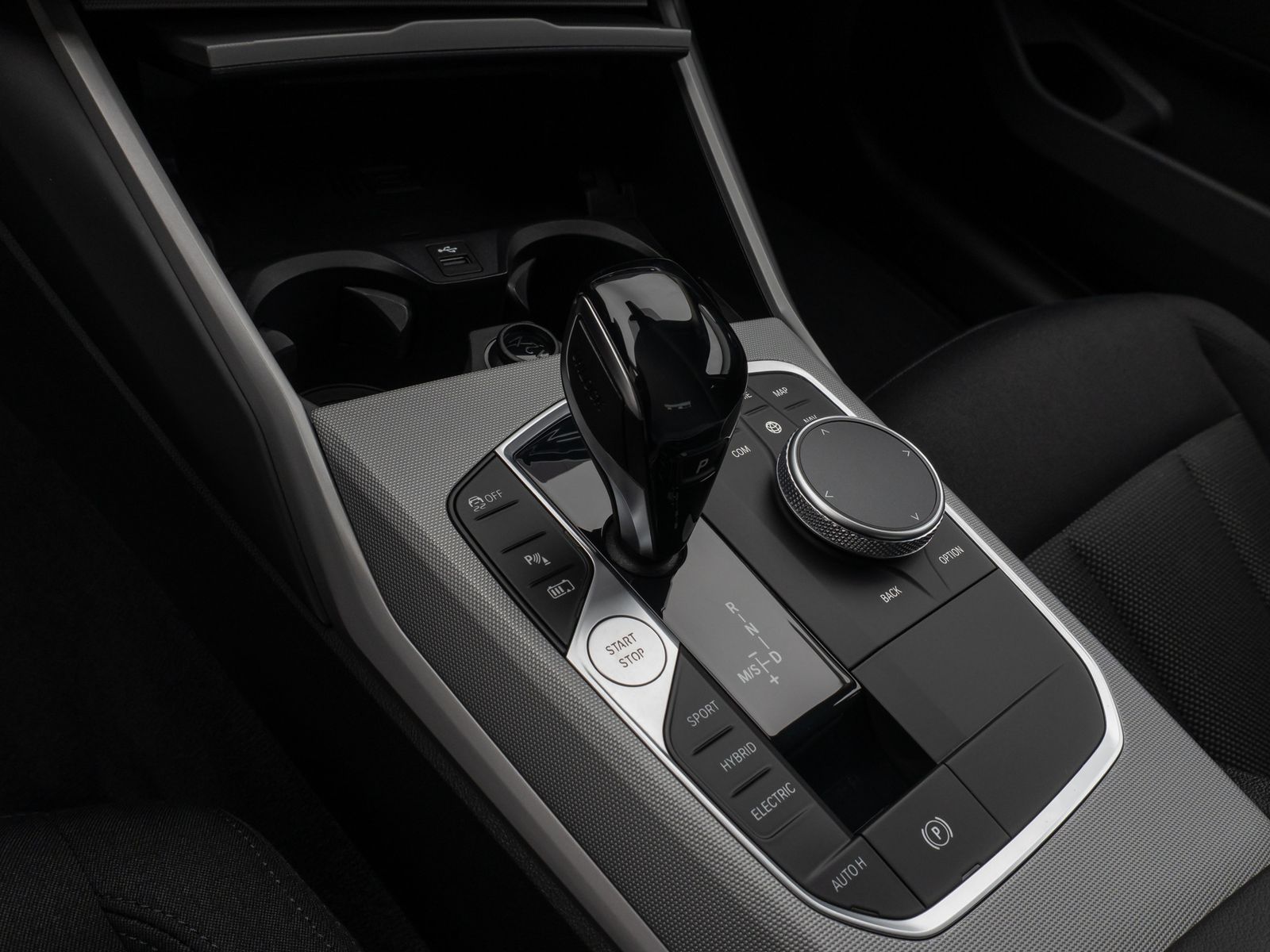 Fahrzeugabbildung BMW 330e  CockPitPro PDC Alarm Geschwindigkeitsreg