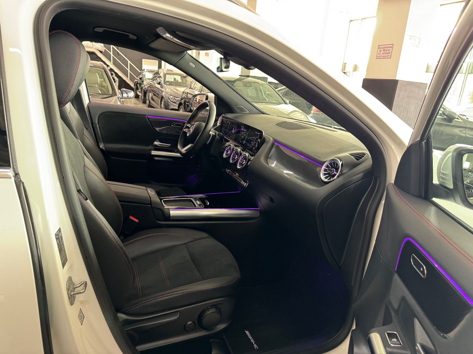 Fahrzeugabbildung Mercedes-Benz GLA 200 d 8GT AMG LINE PLUS MBUX DISTRONIC 19ALU