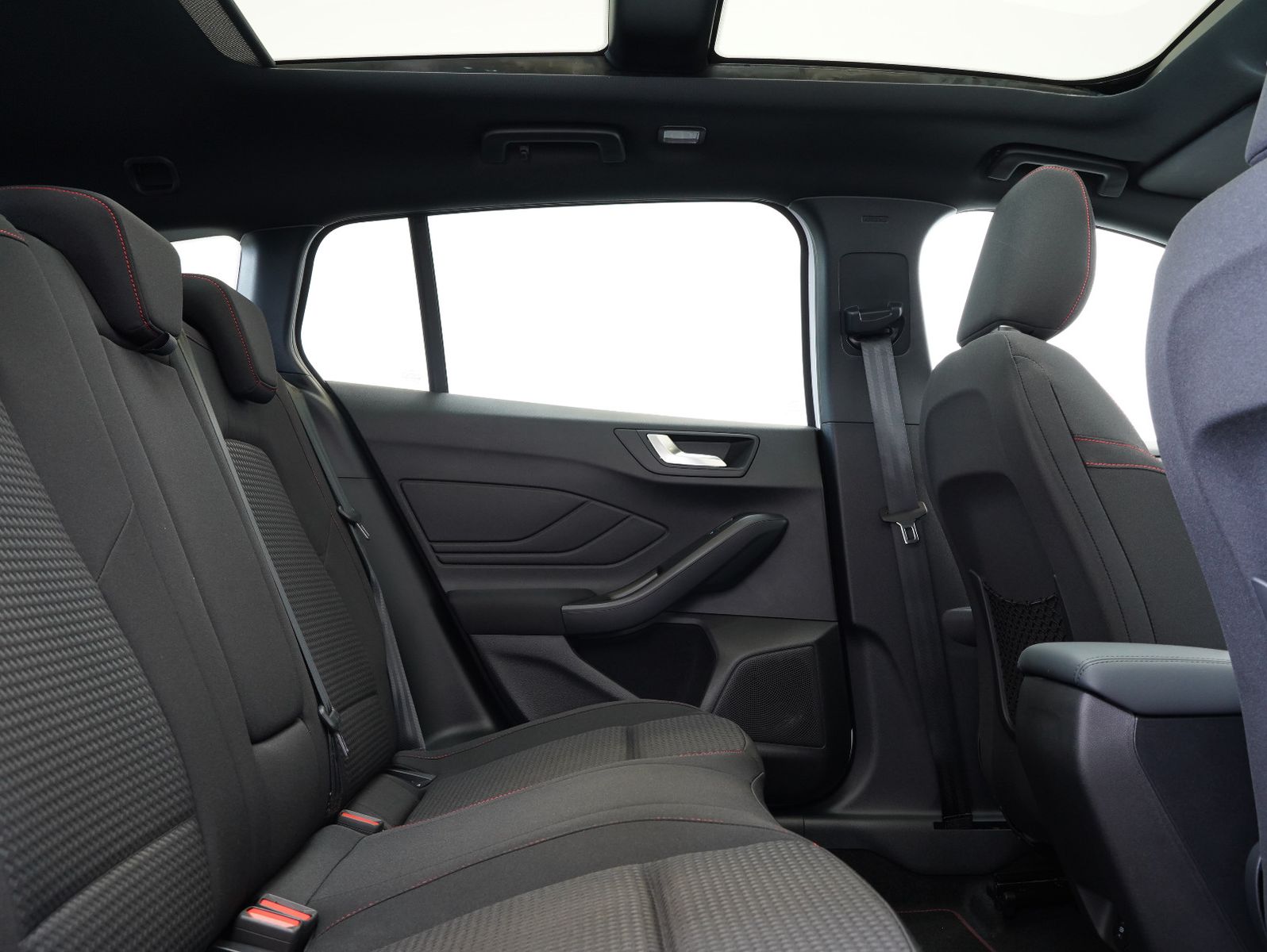 Fahrzeugabbildung Ford Focus Turnier ST-Line X 1.0 EcoBoost PANO