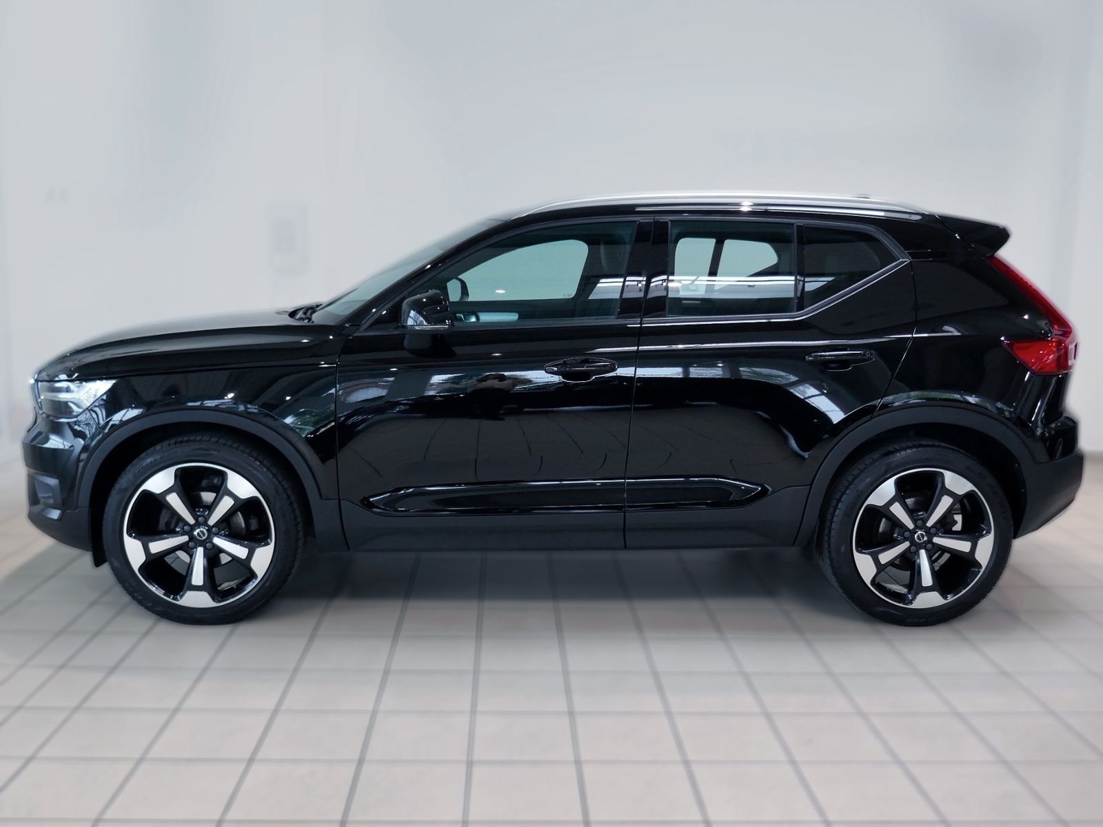 Fahrzeugabbildung Volvo XC40 D3 2WD Momentum Pro | LED AHK PDC GRA