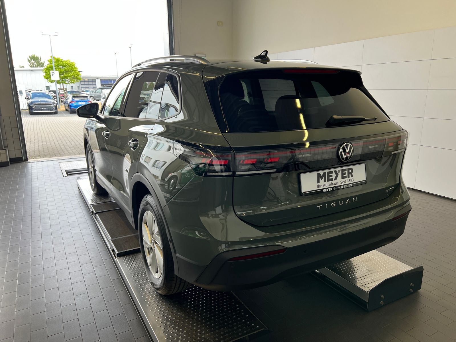 Fahrzeugabbildung Volkswagen Tiguan LIFE 1.5 eTSI DSG *AHK, LED Plus, Kamera,