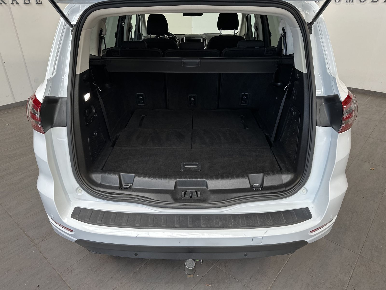 Fahrzeugabbildung Ford S-MAX 2.0 EB Aut. Titanium 7-Sitzer NAV+LED+AHK