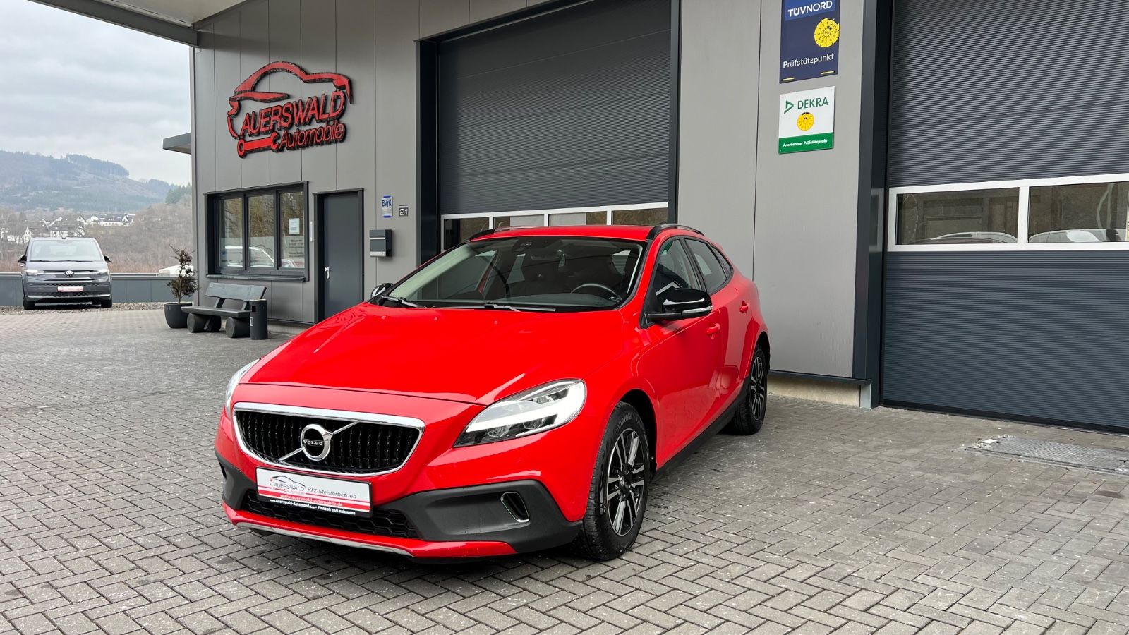 VOLVO V40 CC