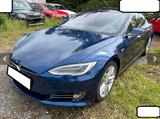 Tesla Model S Performance - blaue Tesla Model S