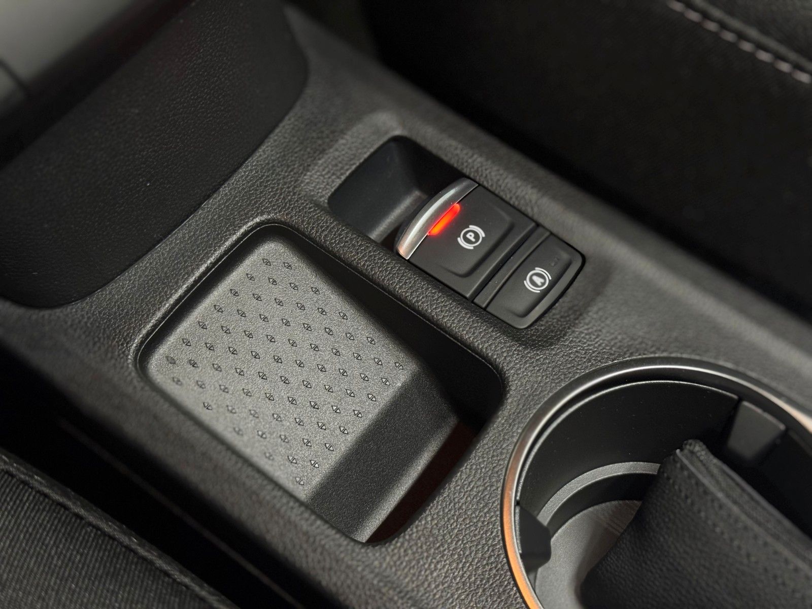 Fahrzeugabbildung Mitsubishi Grandis Diamant PLUS 1.3 T-Benziner 7-DCT