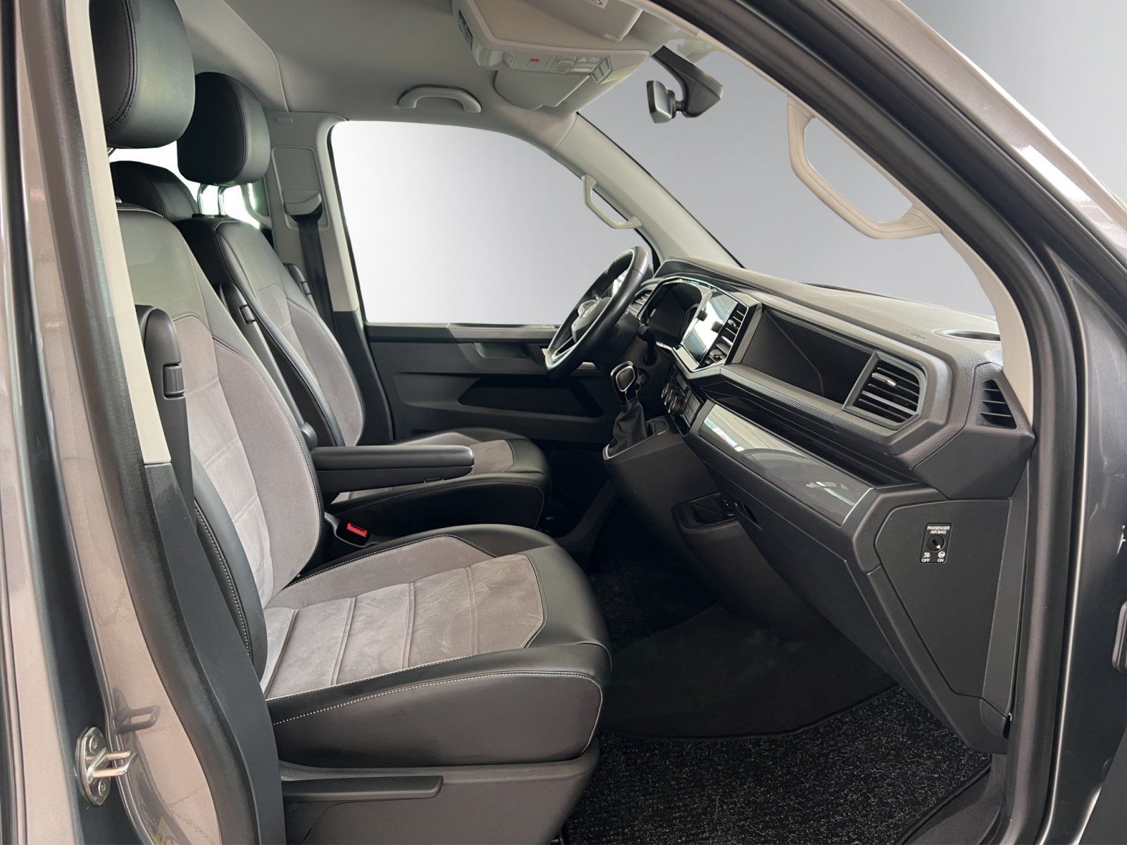 Volkswagen T6.1 Multivan 2,0 TDI Highline FWD foto 16