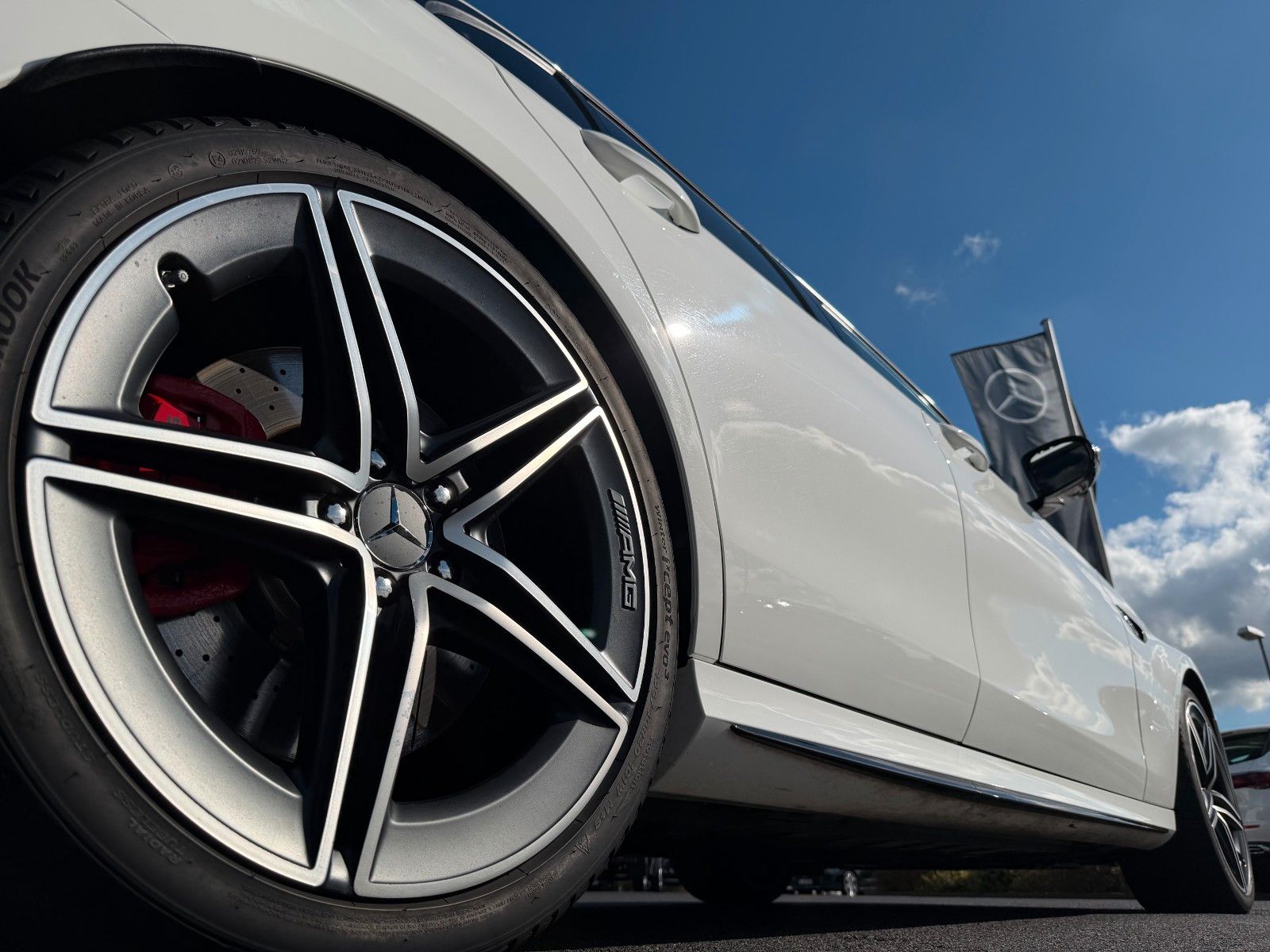 Fahrzeugabbildung Mercedes-Benz E 63 AMG S+DISTR+360°+AIRMAT+DRIVERS+NIGHT+PANO+