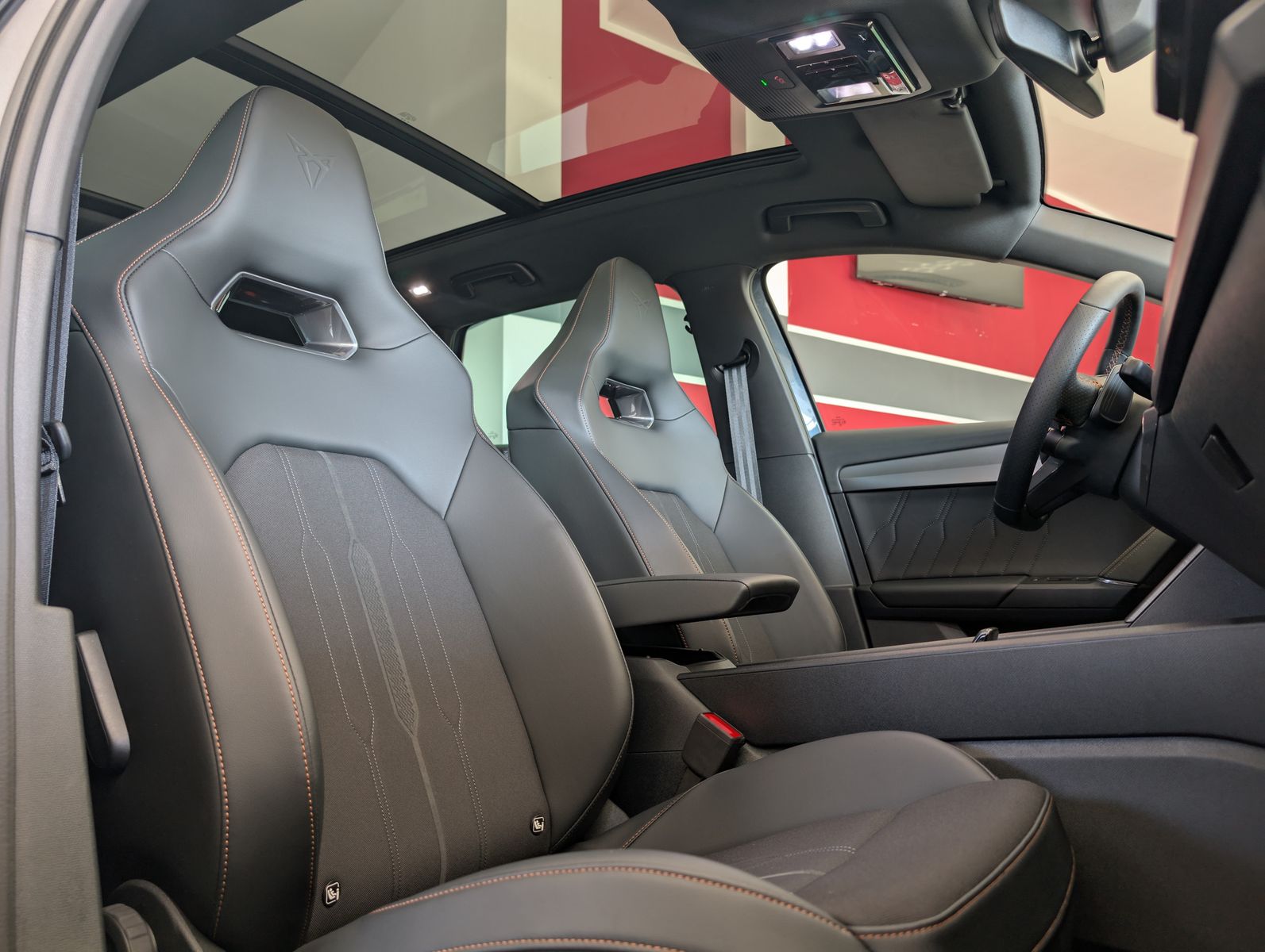 Fahrzeugabbildung CUPRA Leon VZ 4Drive ACC MATRIX-LED KAM PANO CARPLAY