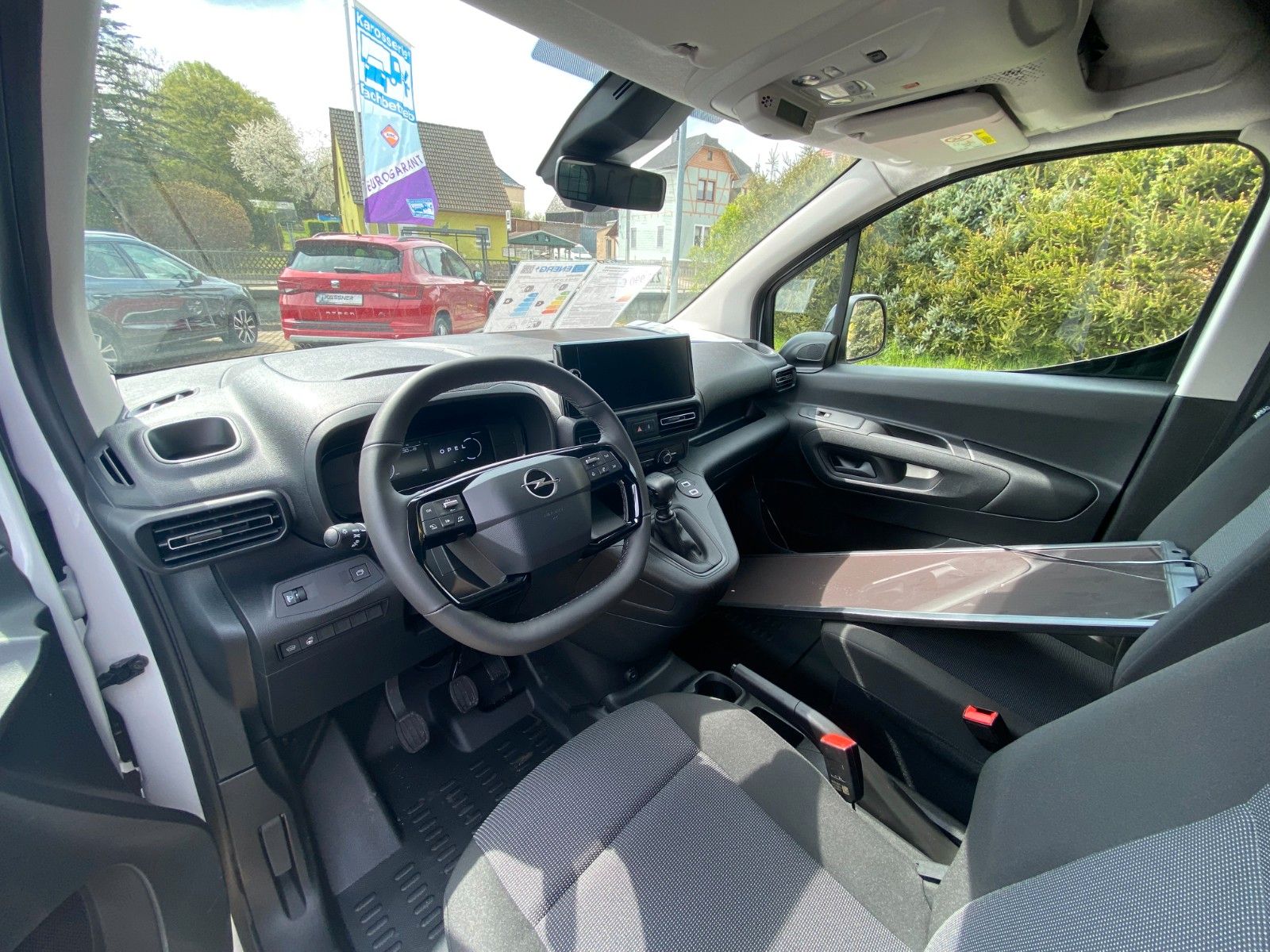 Fahrzeugabbildung Opel Combo Cargo 1,5 D Sitze- +Frontscheibe beheizt
