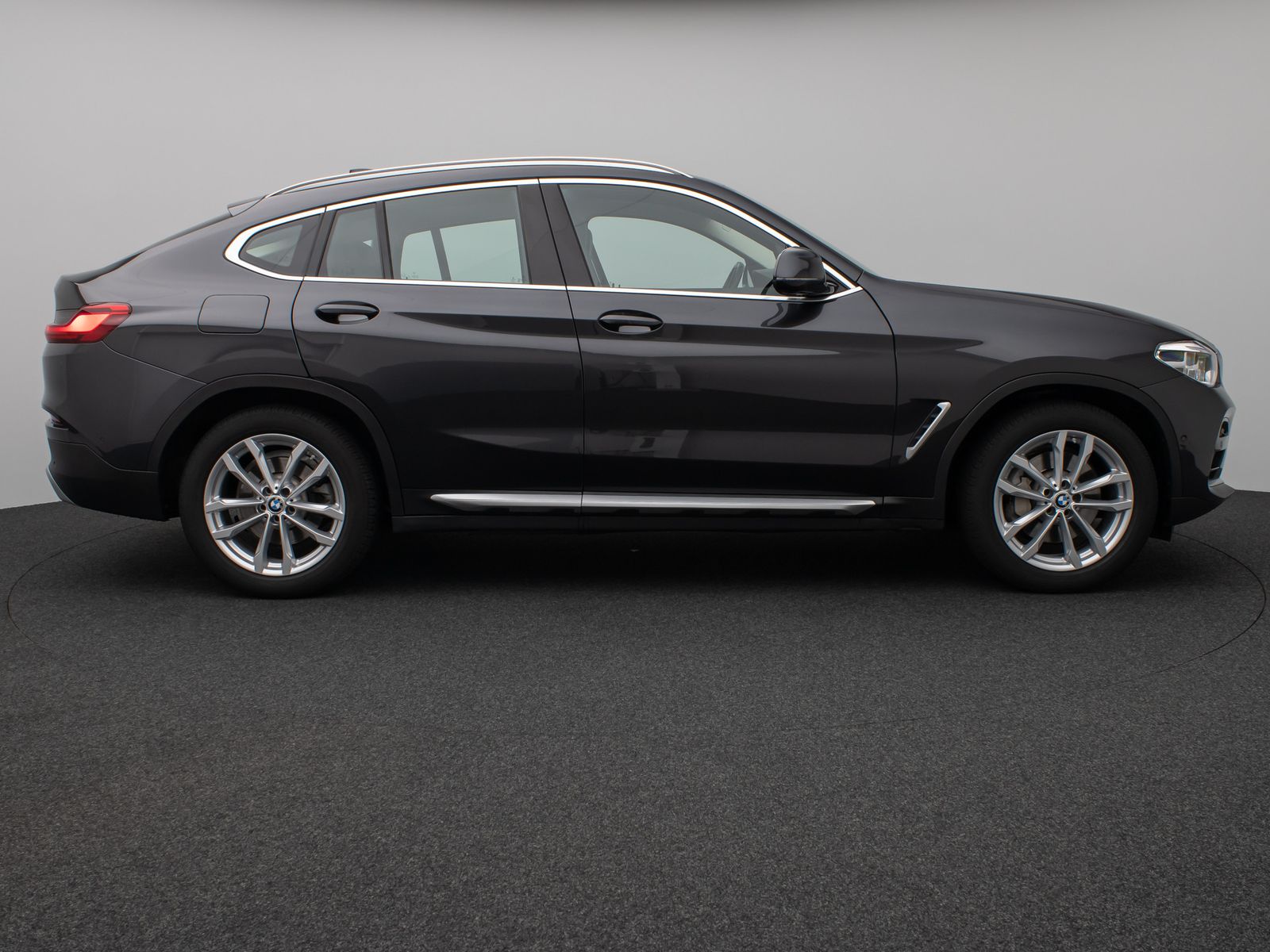 Fahrzeugabbildung BMW X4 xD30i xLine Panorama Kamera HUD HiFi DisplKey