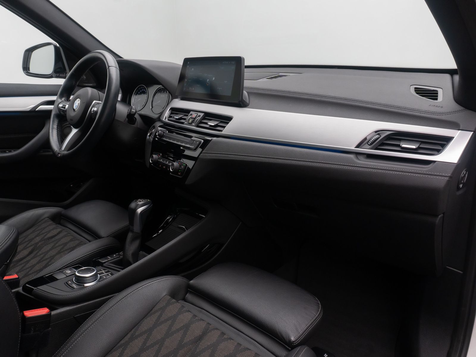 Fahrzeugabbildung BMW X1 xD25e xLine Panorama Kamera HUD DAB H/K 19"