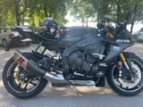 Yamaha YZF  R1 - YAMAHA R1