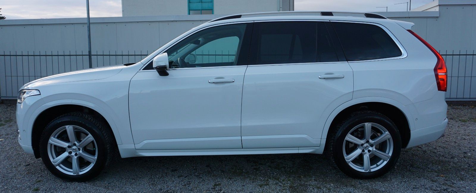 Fahrzeugabbildung Volvo XC90 Momentum AWD, Kamera, Navi, LED