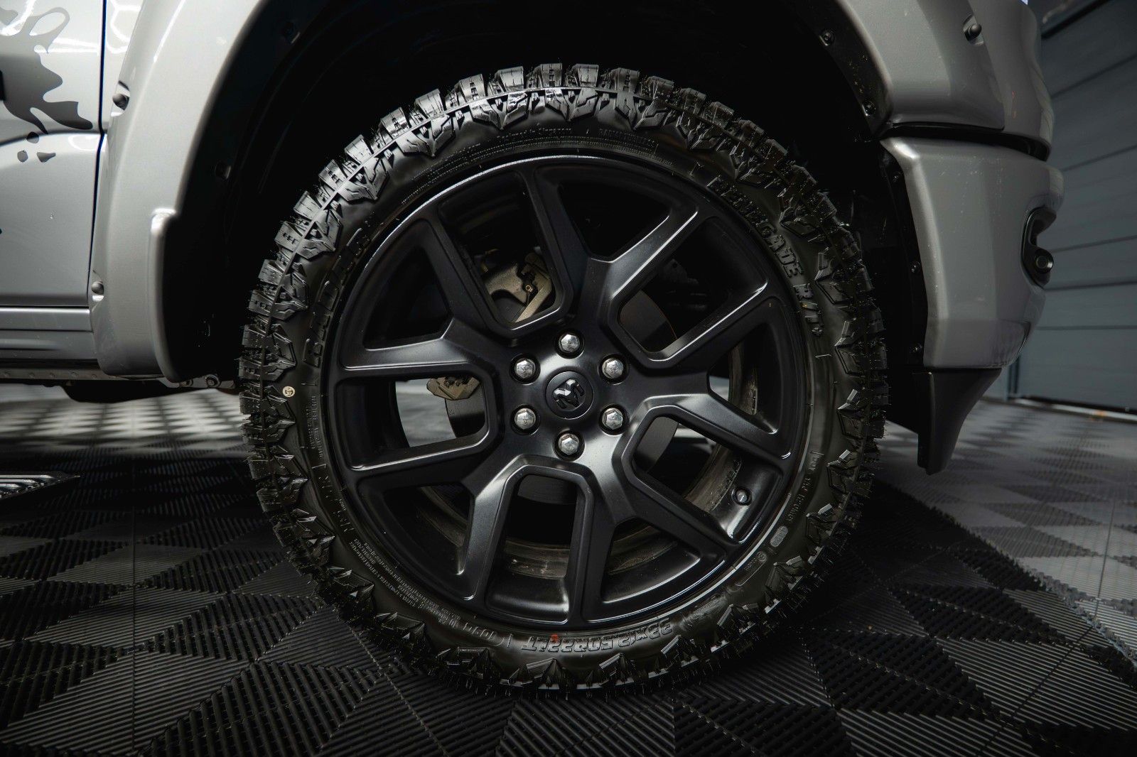 Fahrzeugabbildung Dodge RAM 5.7 V8 HEMI 4x4 LARAMIE PUNISHER *Pano*LED*