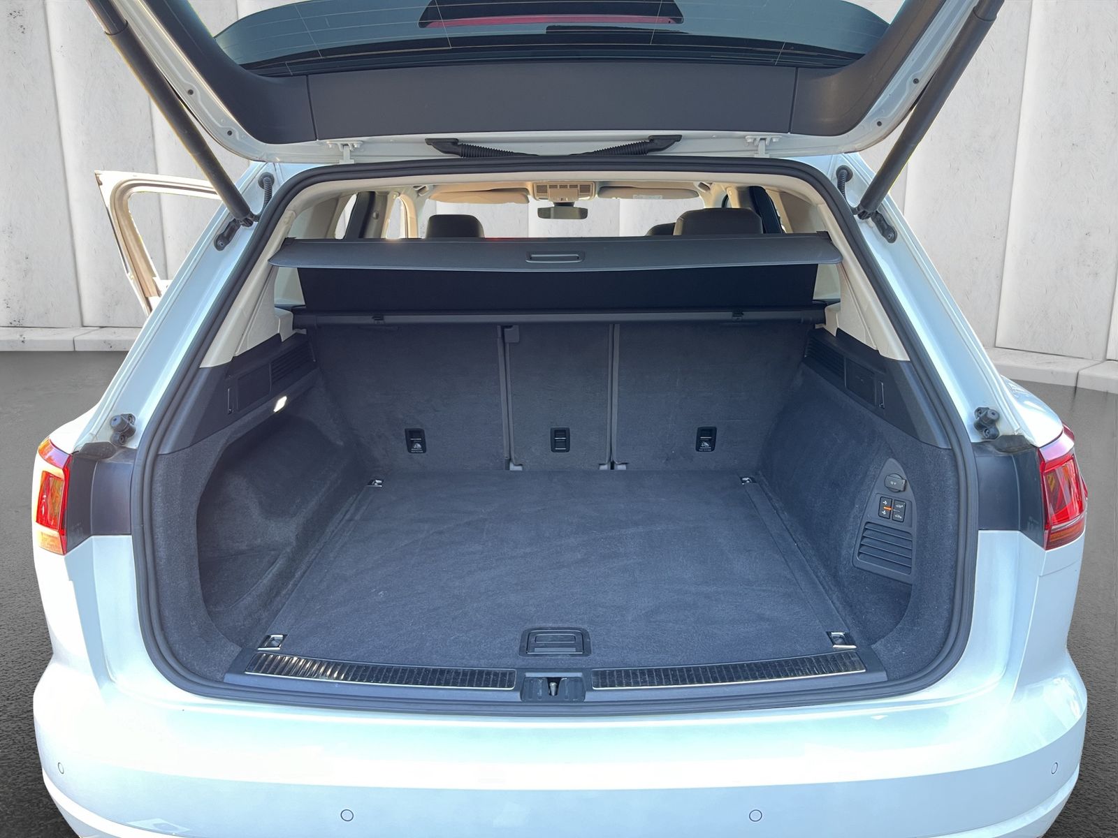 Fahrzeugabbildung Volkswagen Touareg R-Line "Exterieur Black Style" Atmospher