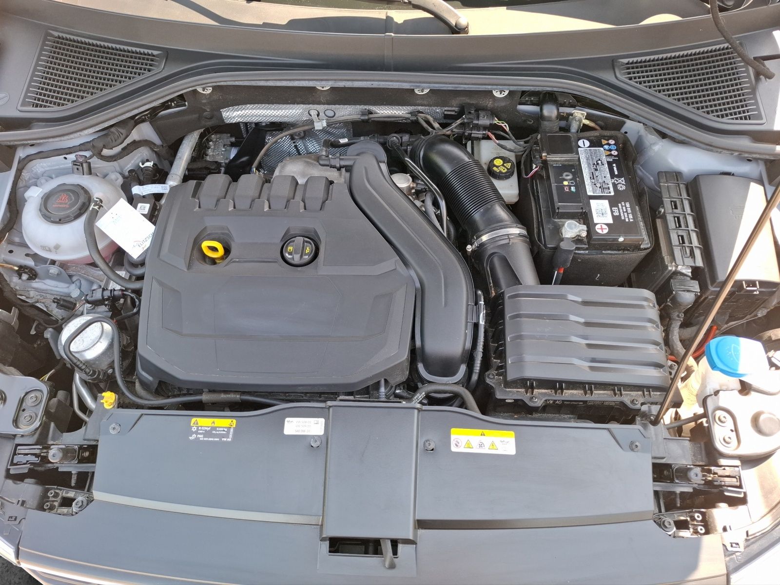 Fahrzeugabbildung Volkswagen T-Roc TSI Active DSG Kamera ACC Navi SH LM