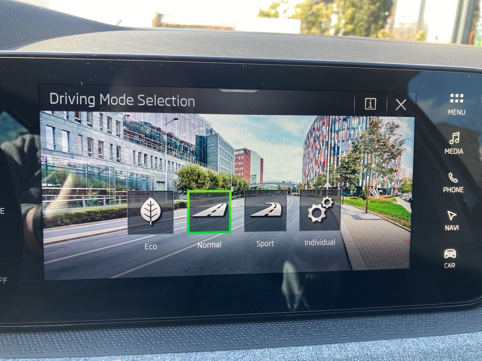 Fahrzeugabbildung SKODA Scala Tour DSG, Navi, Digital Cockpit