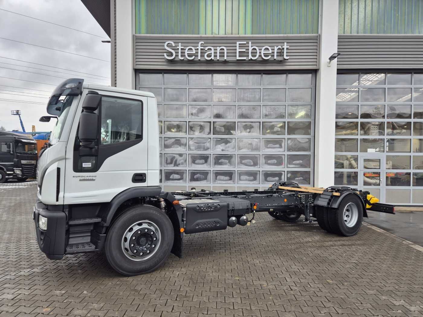 Fahrzeugabbildung Iveco Eurocargo ML180E28/P 4x2 ZF-Automatik 8AP 3Stück