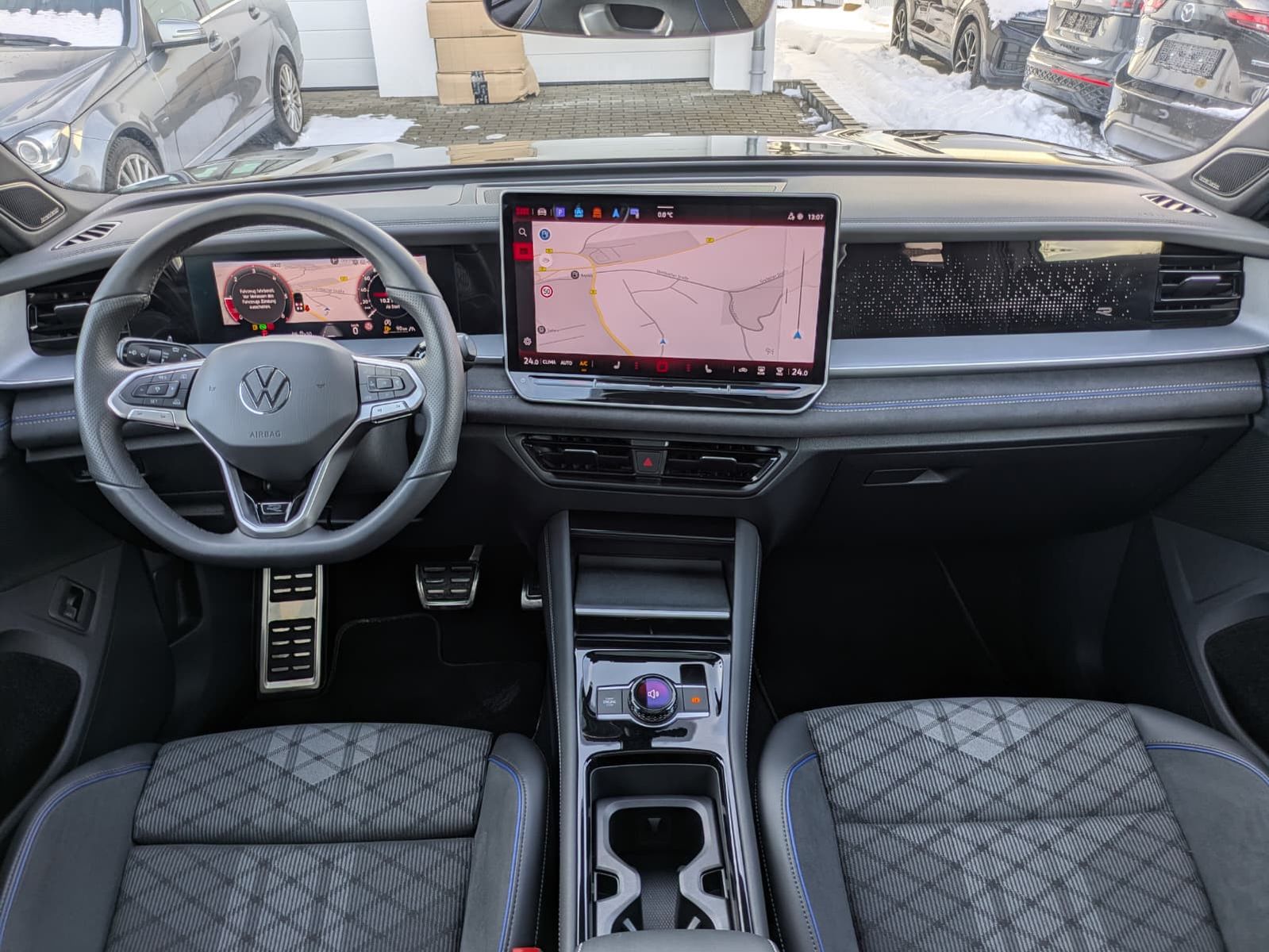 Fahrzeugabbildung Volkswagen Tayron 2.0 TDI 4M R-Line 7Si*MATRIX*AHK*PANO*HUD