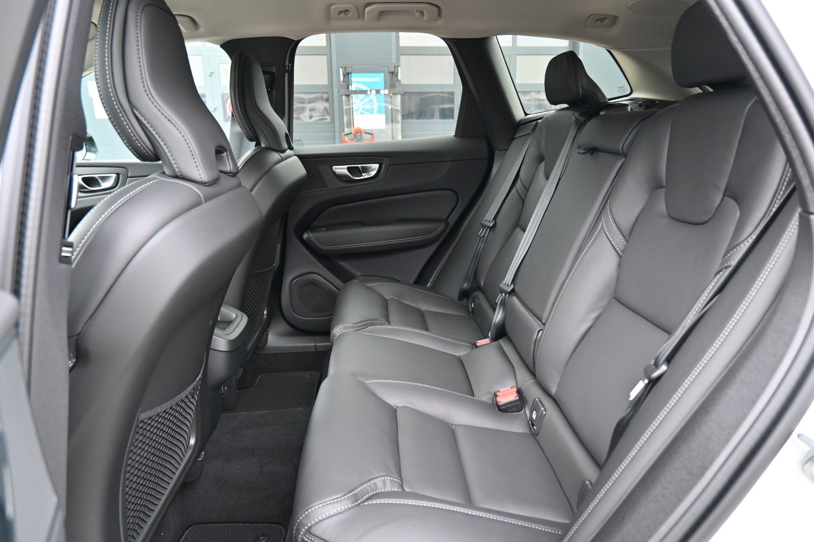 Fahrzeugabbildung Volvo XC60 B4 D Autom. Plus Dark*STDHZG*360°*H&K*ACC