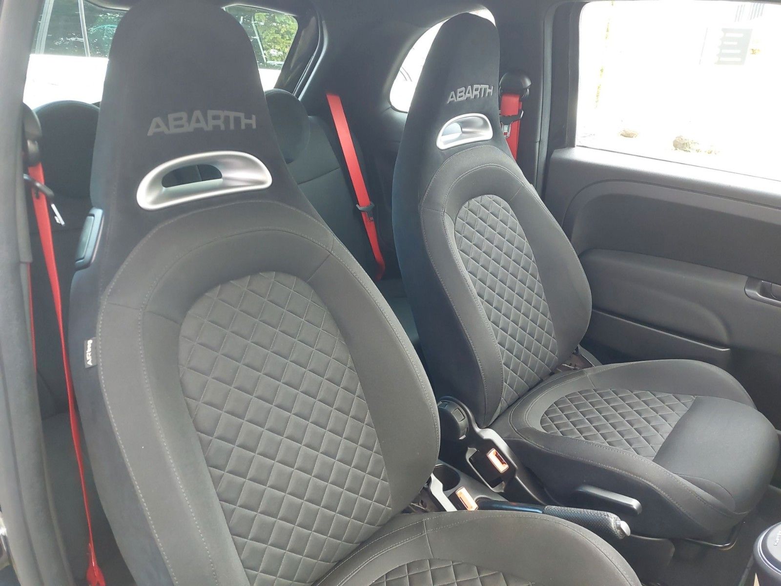 Abarth RED EDITION CARPLAY PDC SPORT-FAHRWERK – Bild 12