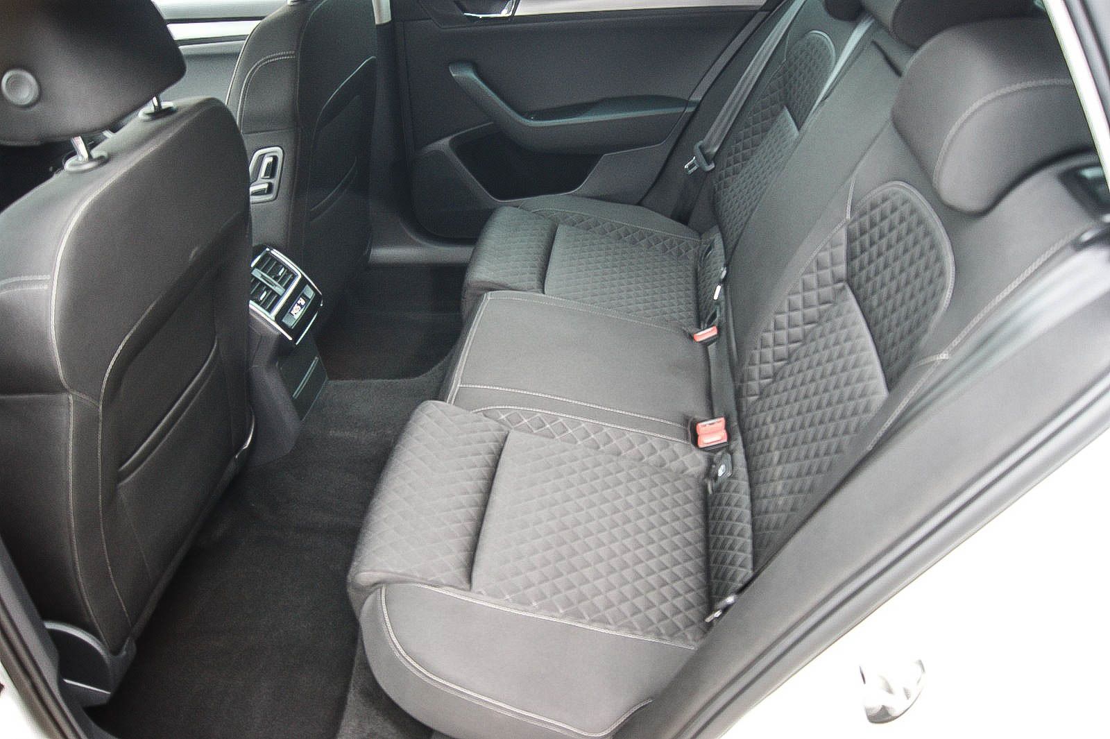 Fahrzeugabbildung SKODA Superb Combi 20TDI Style DSG NAVI AMUNDSEN XENON