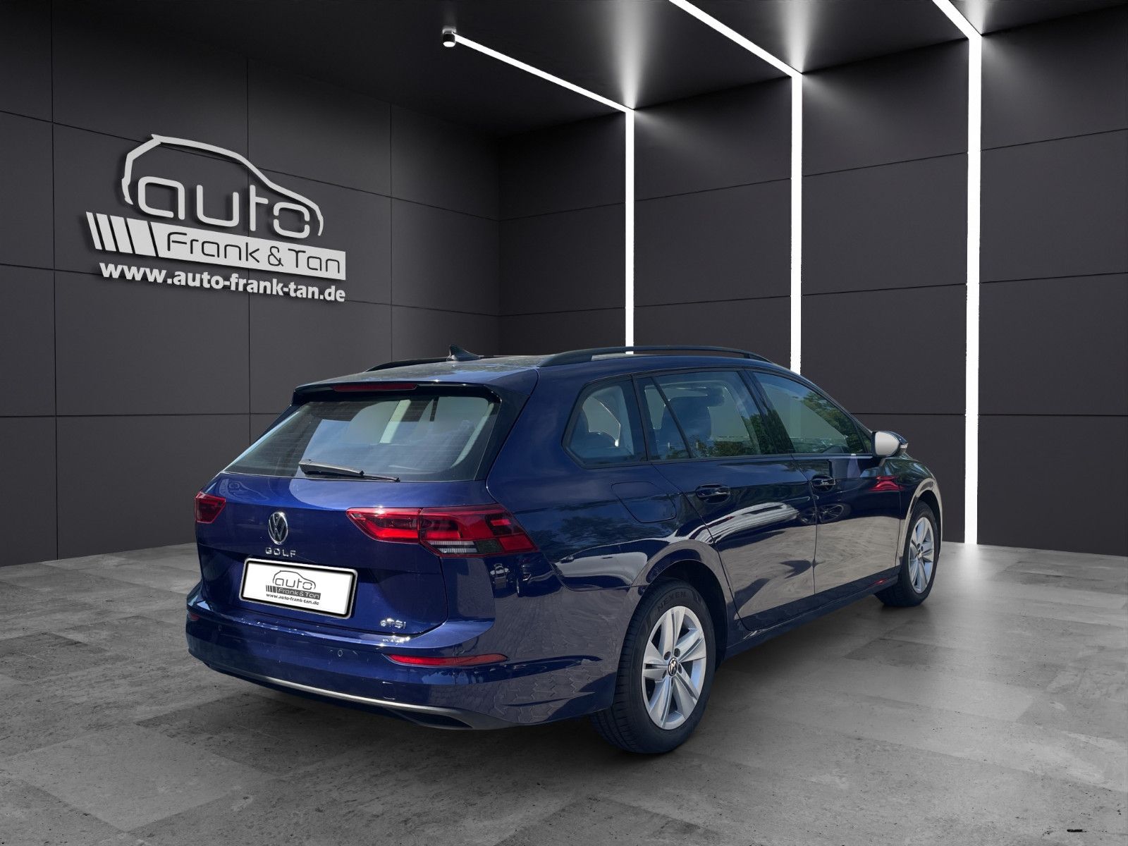 Fahrzeugabbildung Volkswagen Golf VIII Variant Life *AHK*PDC*Ambiente*Navi*