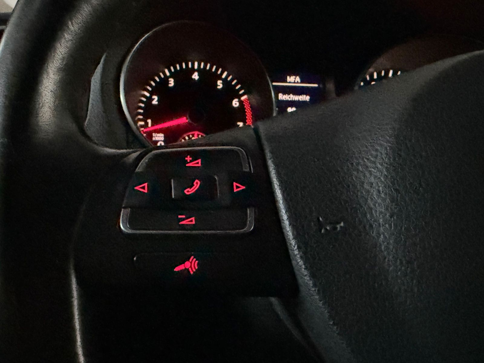 Fahrzeugabbildung Volkswagen Golf VI Highline/eGSD/ALCANTARA/KLIMAA./1.HAND