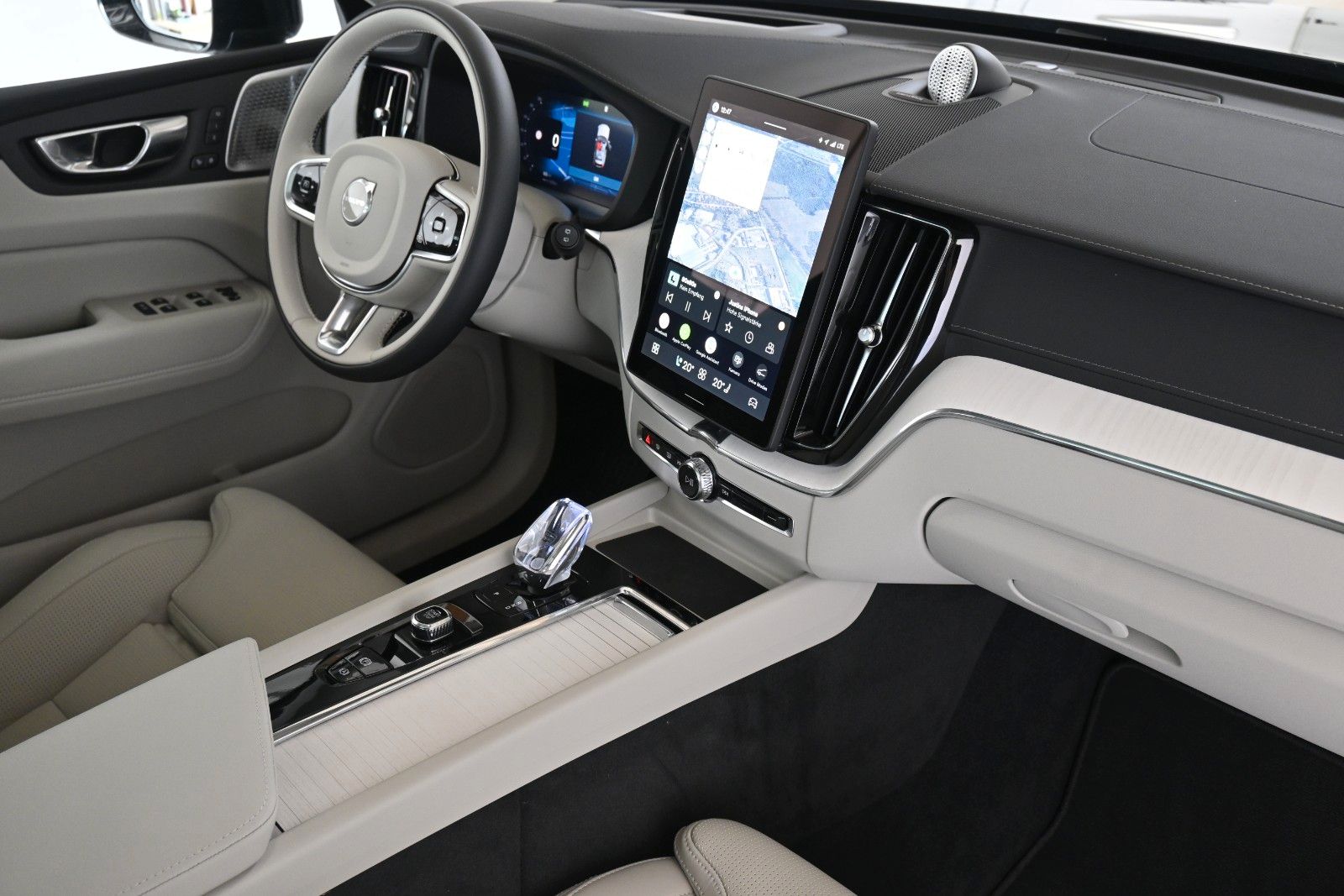 Fahrzeugabbildung Volvo XC60 T8 Plug-in AWD Ultra Dark*LUFT*360°*ACC