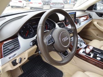 Audi A8 - 12