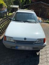 Opel E Kadett Caravan Club - Opel Kadett mit Benzin-Antrieb: Kombi