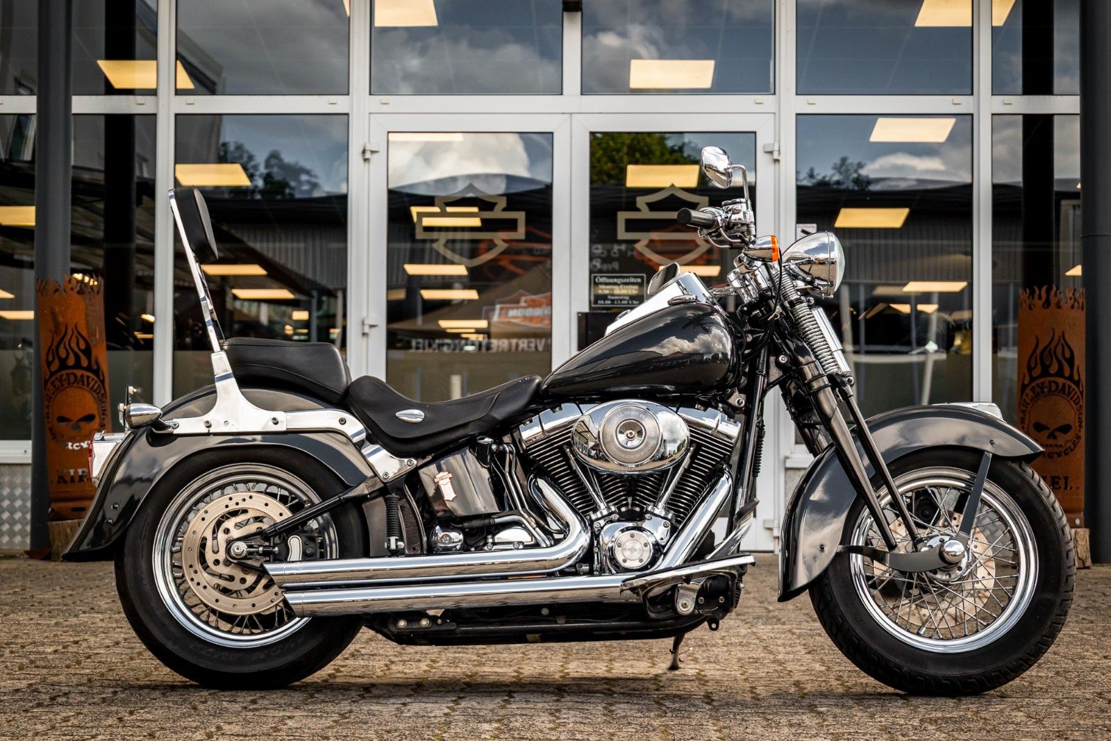 Fahrzeugabbildung Harley-Davidson FLSTSCI Springer Classic - Vance & Hines -