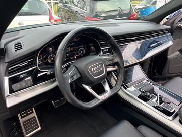 Audi Q8 - 10