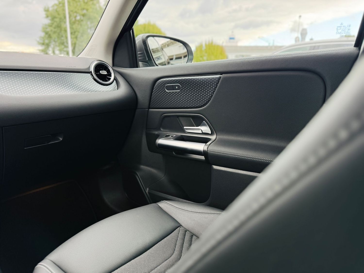 Fahrzeugabbildung Mercedes-Benz GLA 200 PROGRESSIVE ADVANCED, 360°, Totwinkel, W