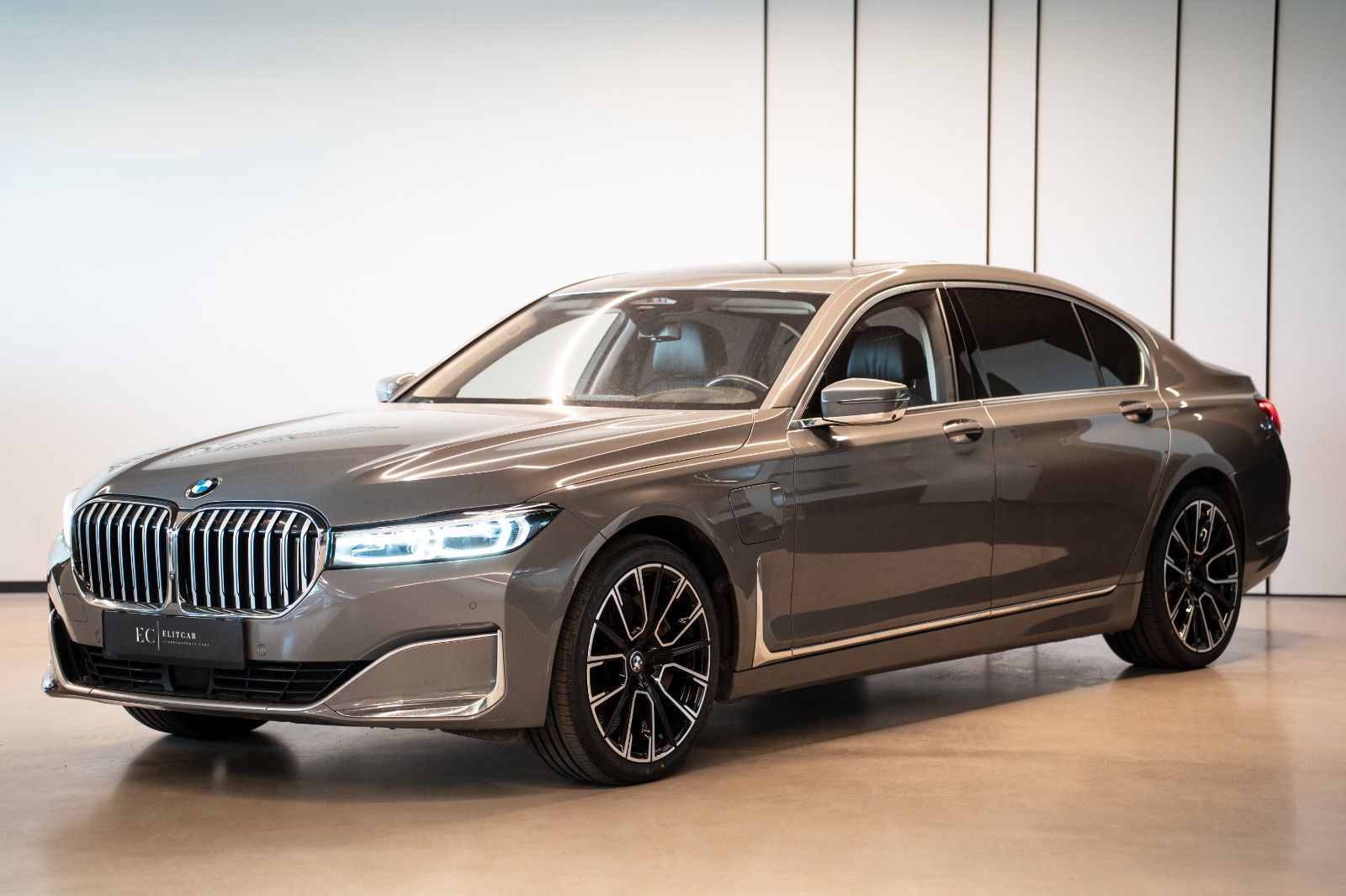 BMW 745Le HK | HU | Long | Ambient