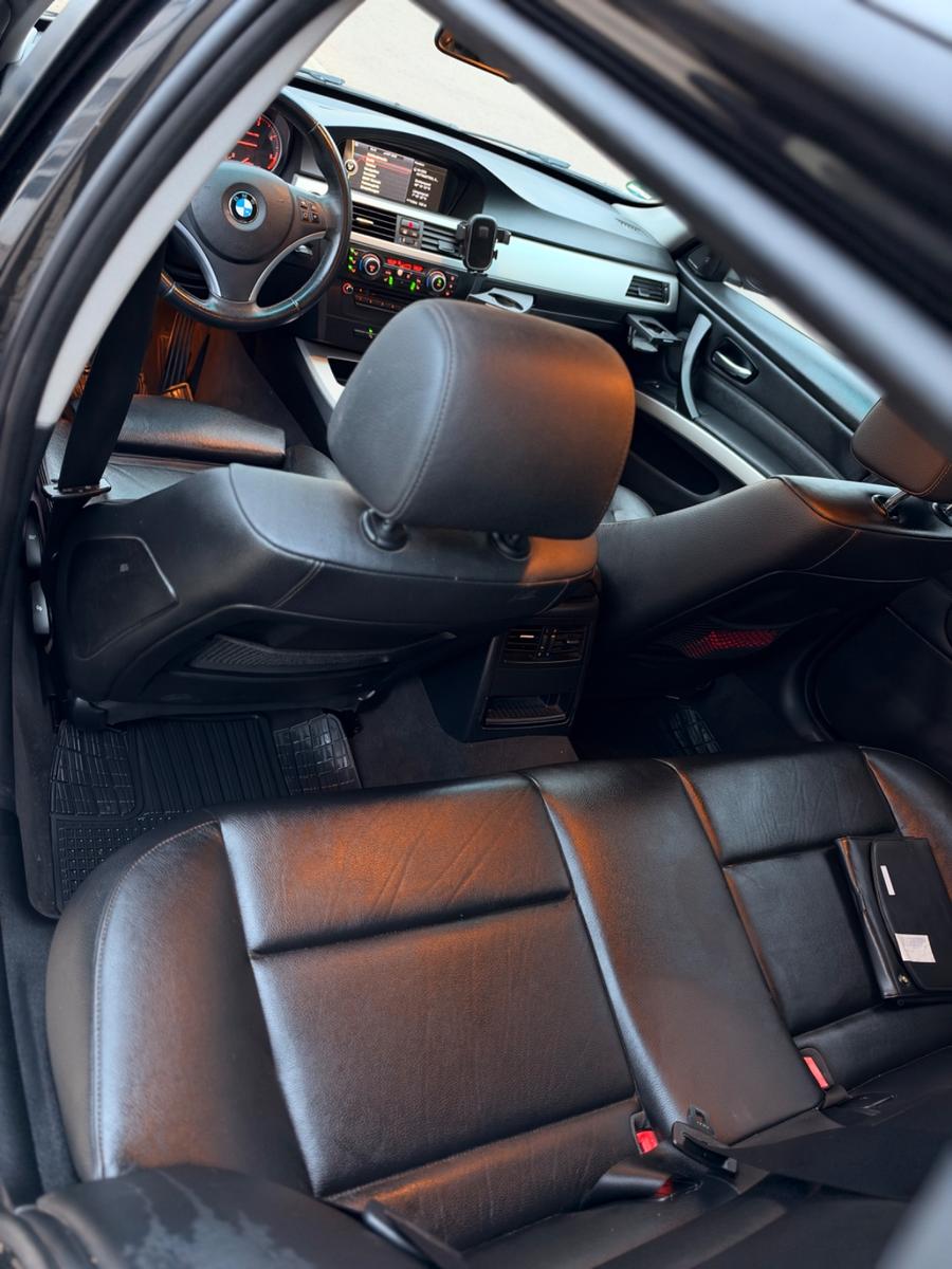 BMW 320 2010 — photo 8