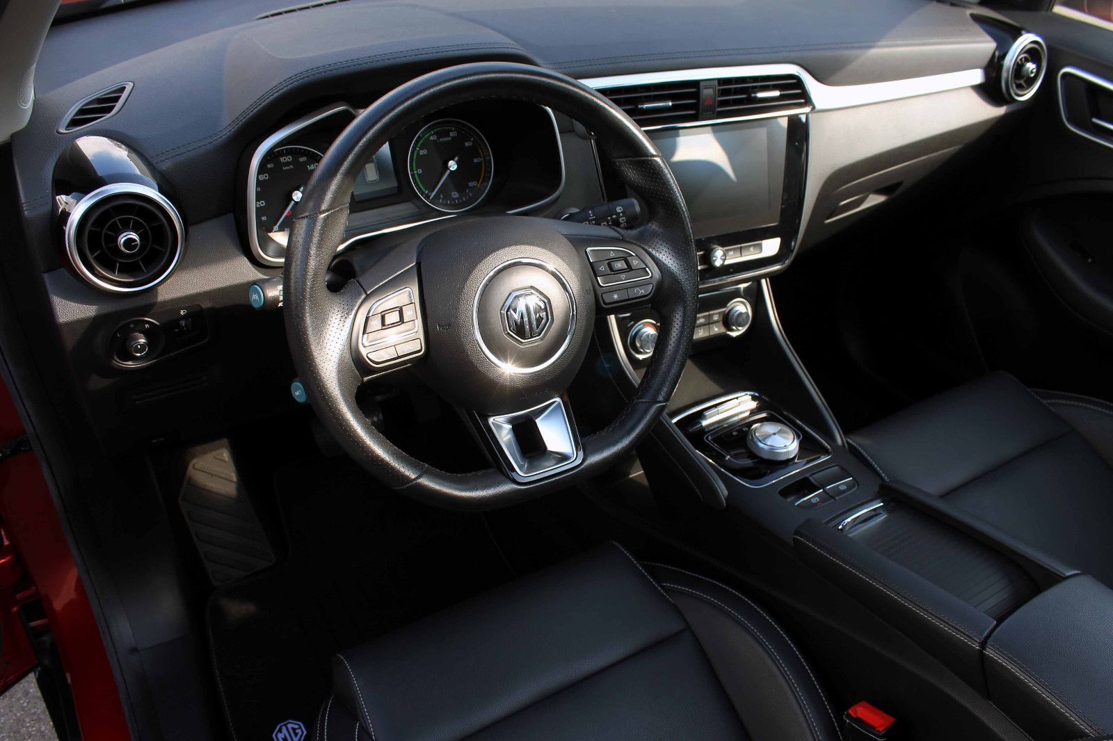 Fahrzeugabbildung MG ZS EV Luxury 5D ACC PANO NAV CarPlay BT SHZ KAM