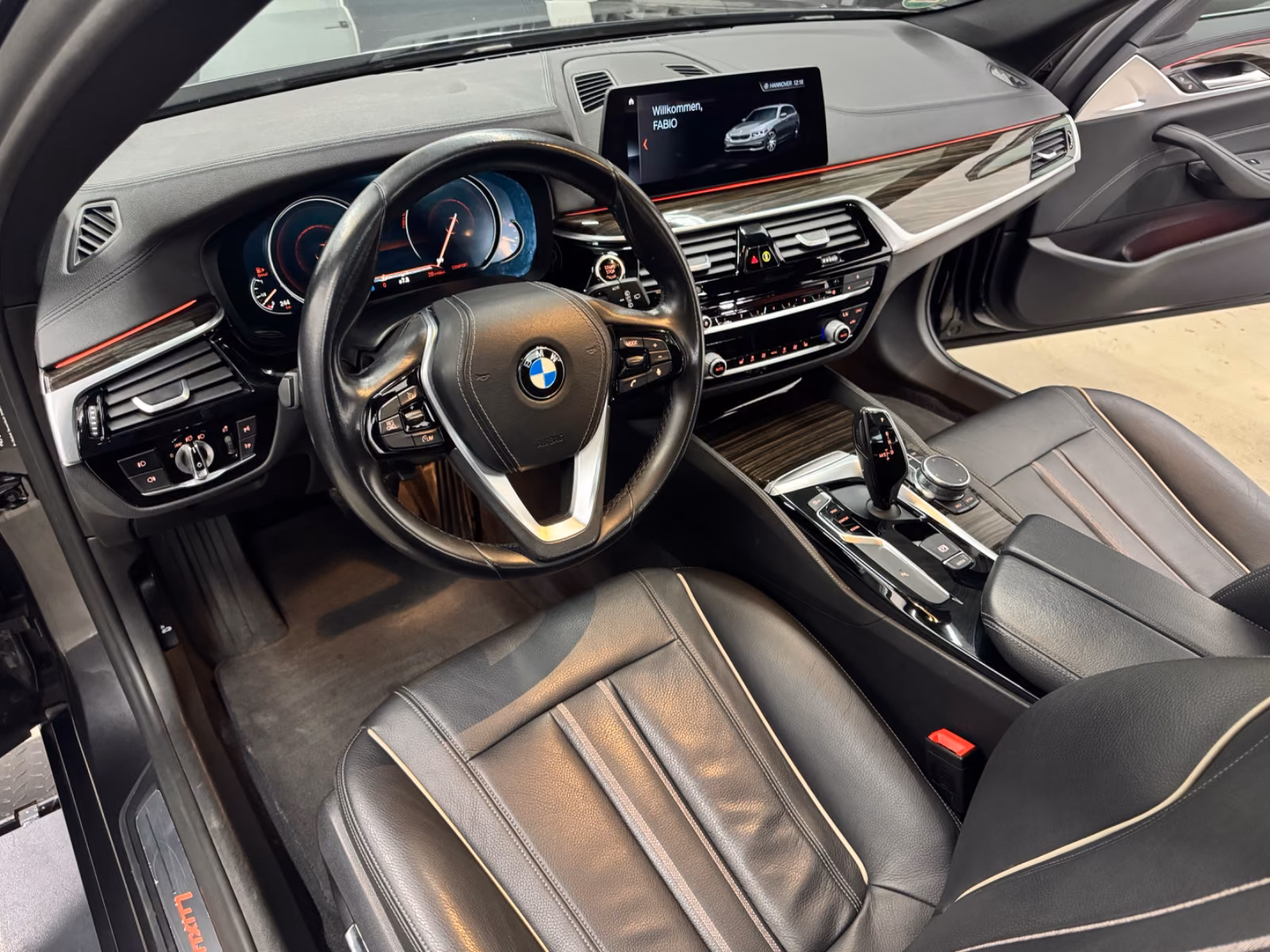 BMW 520dT LuxLine Pano Keyless NaviProf HifiPro