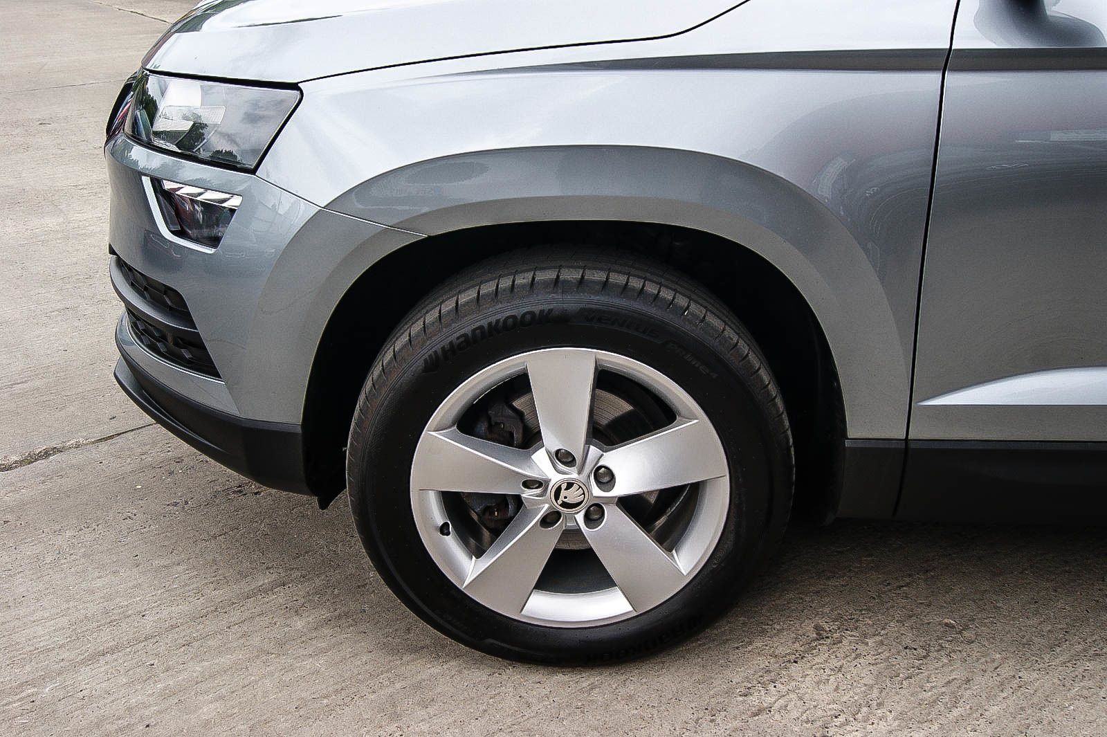 Fahrzeugabbildung SKODA Karoq 16TDI DSG Ambition 1.HAND AHK CARPLAY SIHG